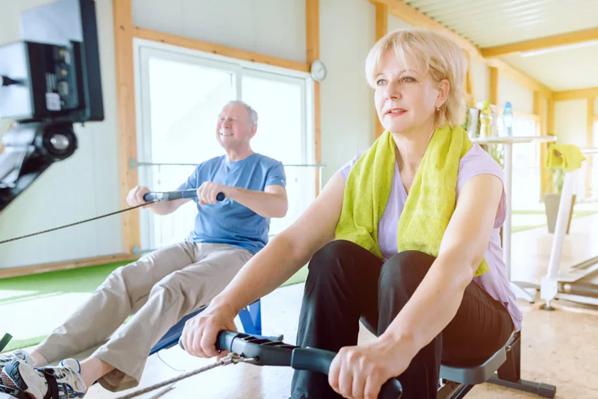 Rudermaschine für Senioren: Leitfaden für schonendes Home-Cardio