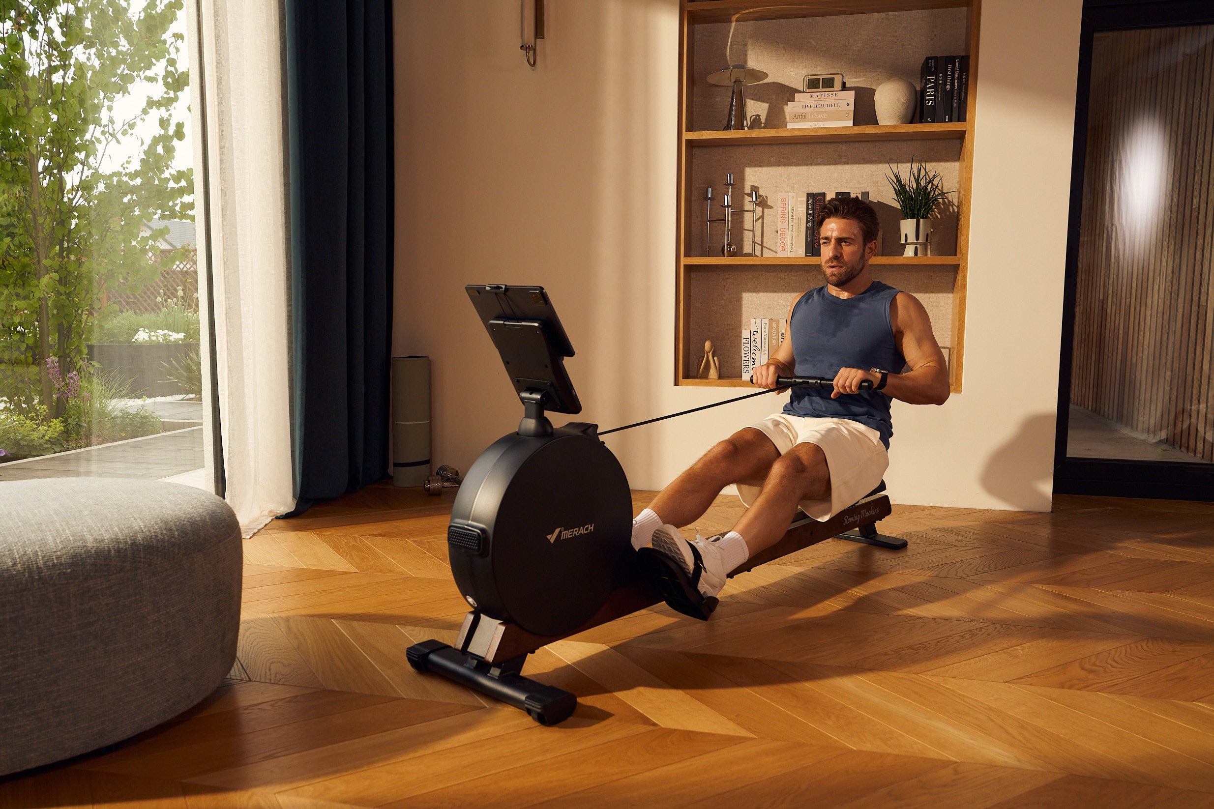 Rudern im Home-Gym: Warum der Sommer die beste Zeit für Indoor-Training ist und welches Gerät passt